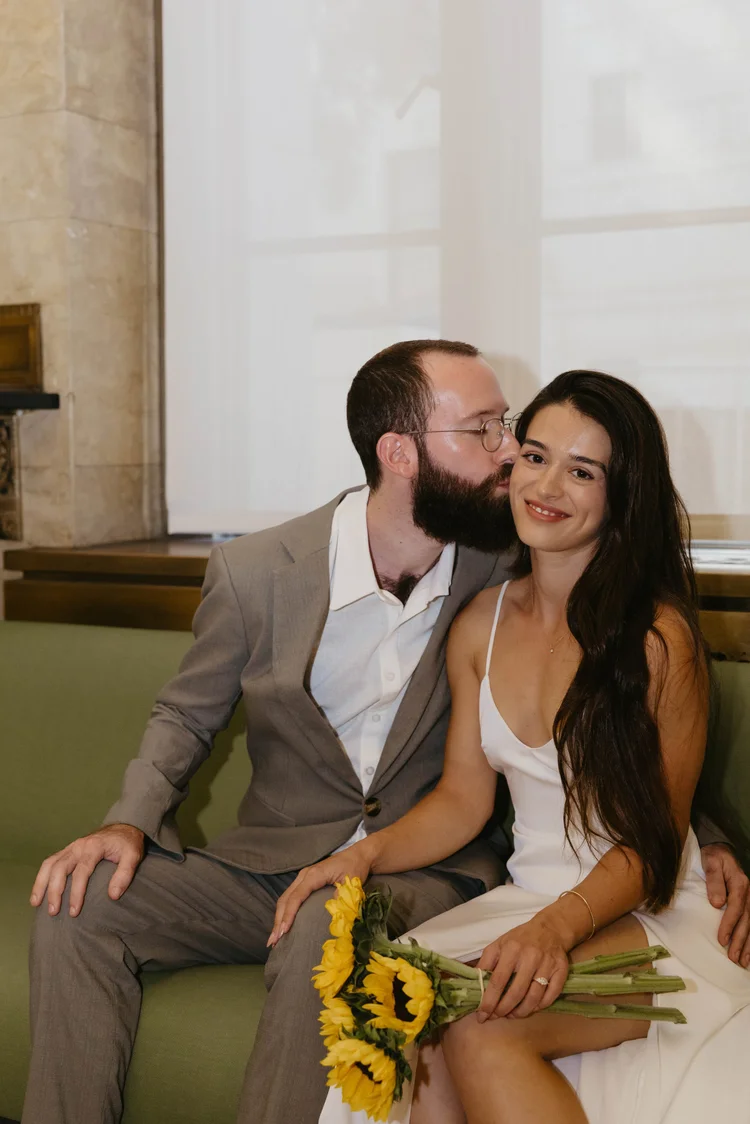 City Hall Sofa Kiss